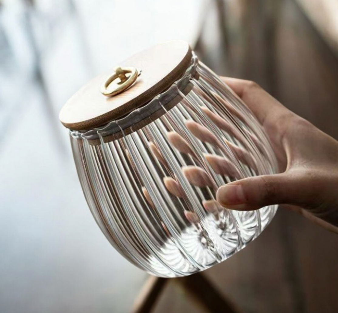 Briaunota stiklinė cukrinė 700 ml. rankoja