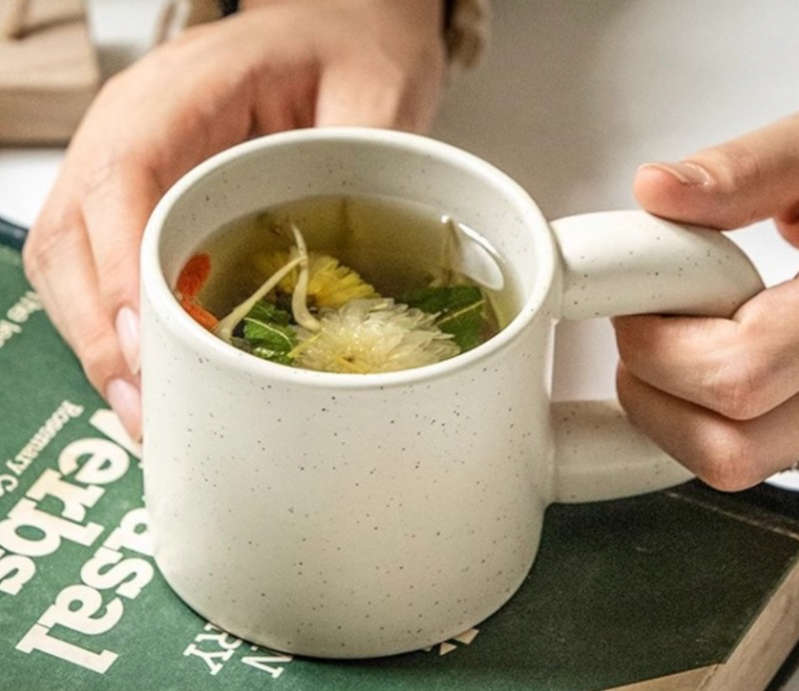 Keraminis stilingas puodelis su rankena 300 ml CUP21 su arbata