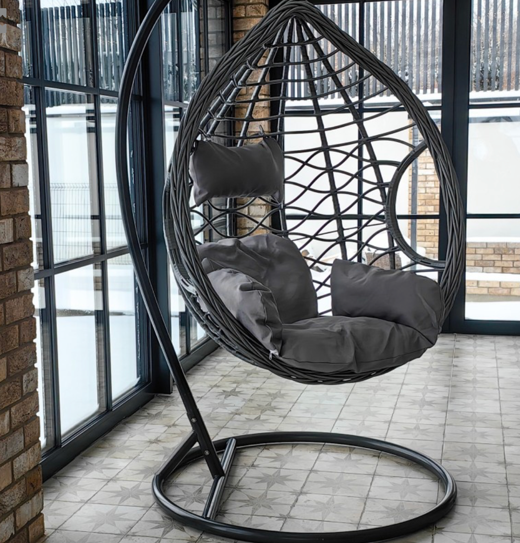 „COCOON“ SODO SUPAMOJI KĖDĖ SU PAGALVĖLĖMIS (KR26) terasoje